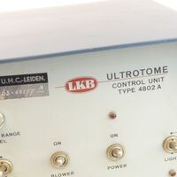 Voorwerpen Adlib\V10652.a-s1.jpg; V10652.a; Onderdeel ultramicrotoom;